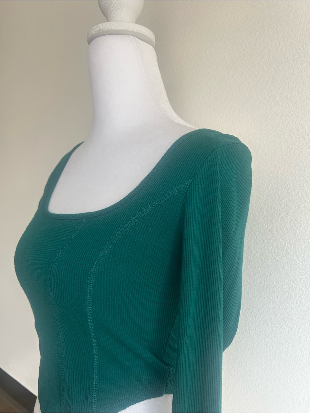 Bozzolo Emerald Green Ribbed Square-Neck Long Sleeve Crop Top - Picture 4 of 8